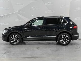 2021 Volkswagen Tiguan II Рестайлинг, чёрный, 3300000 рублей, вид 2