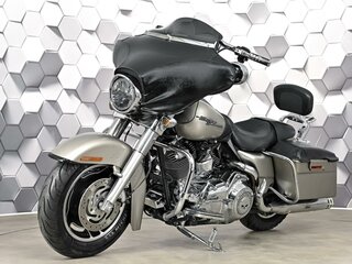 2006 Harley-Davidson Street Glide, серебристый, 949000 рублей, вид 2