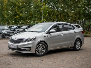 2016 Kia Rio III Рестайлинг, серебристый, 945000 рублей, вид 1