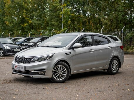 2016 Kia Rio III Рестайлинг, серебристый, 944000 рублей, вид 1