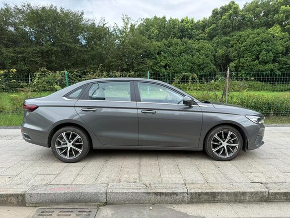 2023 Geely Emgrand II, серый, 1050000 рублей - вид 5