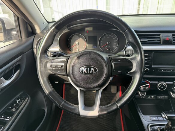 2017 Kia Rio IV, серебристый, 1370000 рублей - вид 9