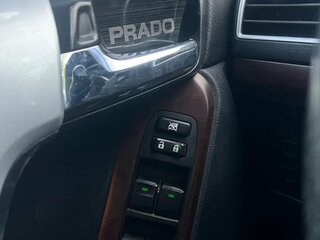 2013 Toyota Land Cruiser Prado 150 Series Рестайлинг 1, чёрный, 2499900 рублей, вид 4