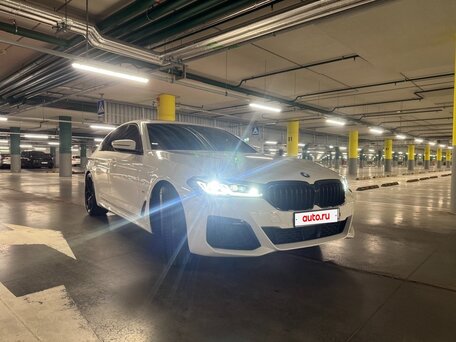 2020 BMW 5 серии 530i xDrive VII (G30/G31/G38) Рестайлинг, белый, 5300000 рублей, вид 3