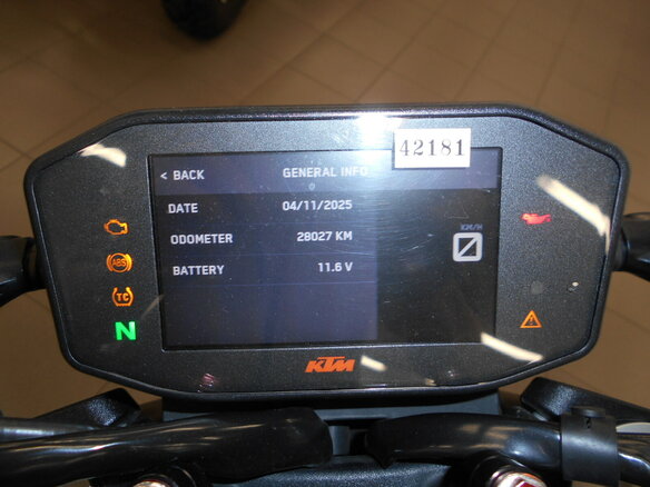 2018 KTM 790 Duke, серый - вид 21