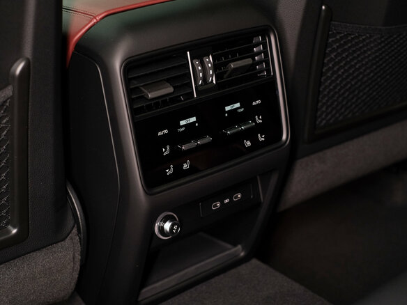 2026 Porsche Cayenne GTS III Рестайлинг, чёрный, 25600000 рублей - вид 26
