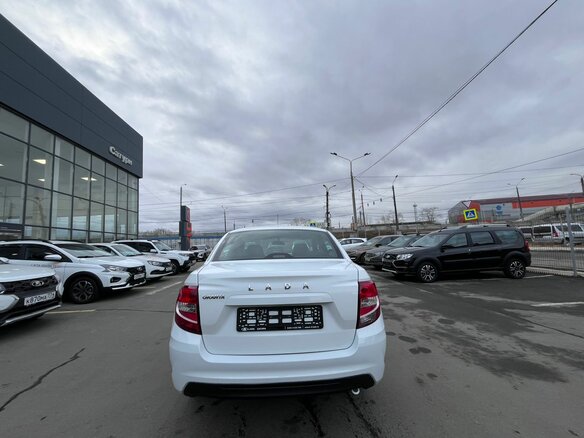 2026 Lada (ВАЗ) Granta I Рестайлинг, белый, 1101000 рублей - вид 3