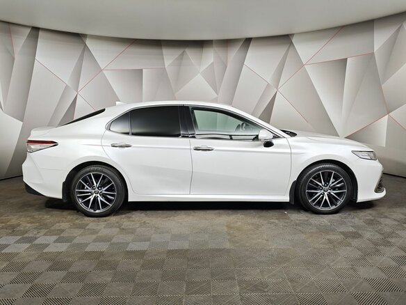 2021 Toyota Camry VIII (XV70) Рестайлинг, белый, 2830000 рублей - вид 5