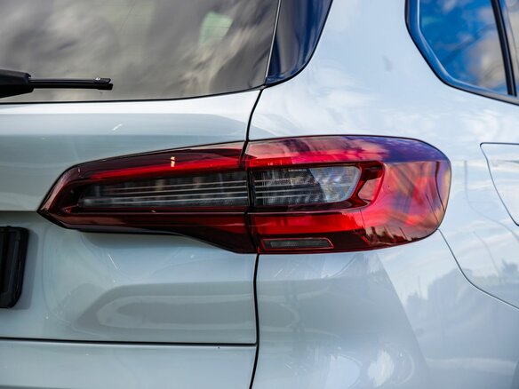 2022 BMW X5 30d IV (G05/G18), белый, 7498000 рублей - вид 13