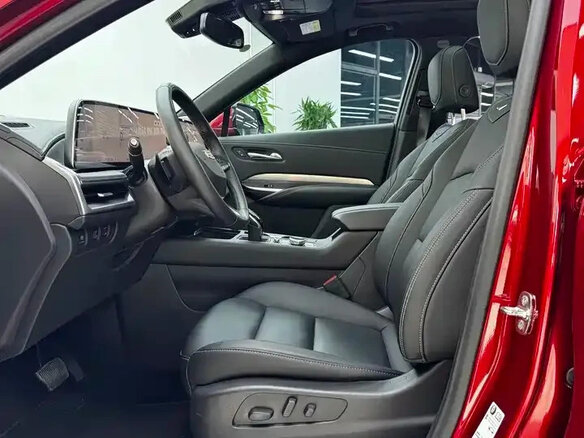 2025 Cadillac XT4 I Рестайлинг, красный - вид 17