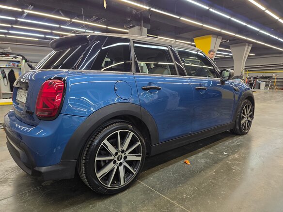 2022 Mini Hatch Cooper III (F55/F56) Рестайлинг 2, синий, 3000000 рублей - вид 6