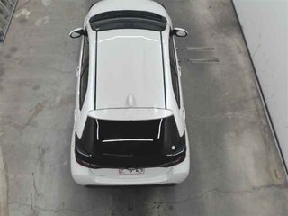 2022 Toyota Yaris IV, белый, 775000 рублей, вид 4