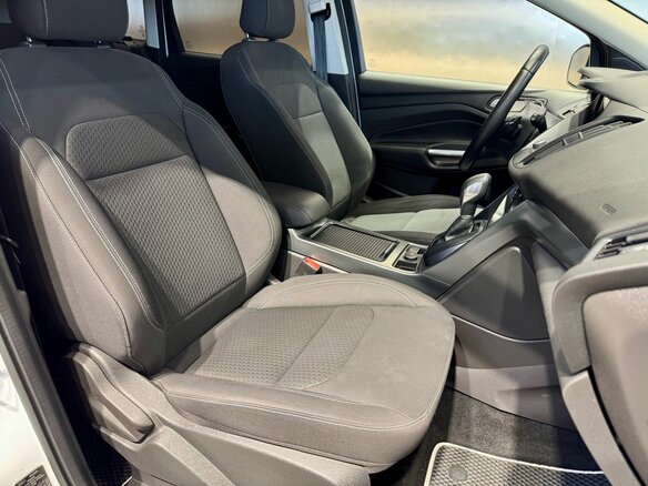 2017 Ford Kuga II Рестайлинг, белый, 1630000 рублей - вид 26