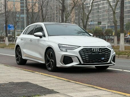 2022 Audi A3 Sportback 35 TFSI IV (8Y), белый, 1554000 рублей, вид 3