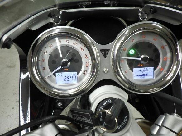 2024 Triumph Thruxton, чёрный, 1500000 рублей - вид 9