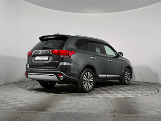 2018 Mitsubishi Outlander III Рестайлинг 3, серый, 1860000 рублей, вид 5