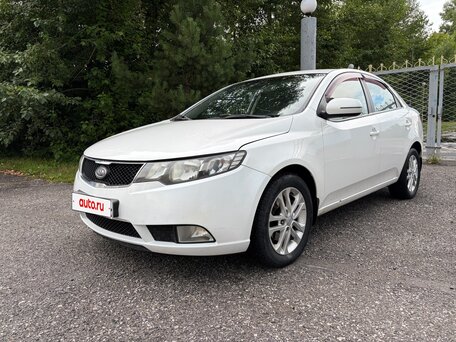 2010 Kia Cerato 6-speed II, белый, 700000 рублей, вид 1