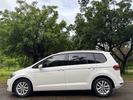 2018 Volkswagen Touran Cross L II, белый, 1850000 рублей, вид 4