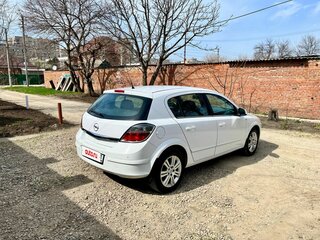 2012 Opel Astra H Рестайлинг, белый, 920000 рублей, вид 4