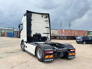 2026 Volvo FH, белый, 19800000 рублей, вид 3