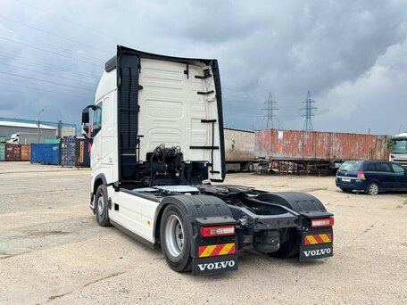 2026 Volvo FH, белый, 19800000 рублей, вид 3