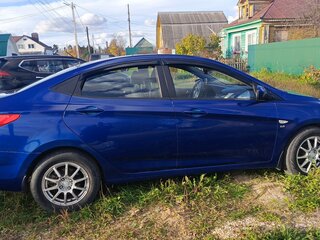 2013 Hyundai Solaris I, синий, 1100000 рублей, вид 3