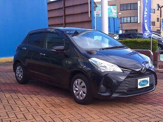 2017 Toyota Vitz III (XP130) Рестайлинг 2, чёрный, 870000 рублей, вид 3