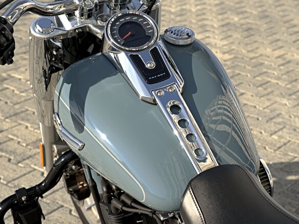 2024 Harley-Davidson Fat Boy, серый, 2300000 рублей - вид 32