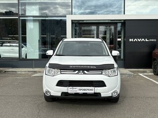 2013 Mitsubishi Outlander III, белый, 1299000 рублей, вид 2