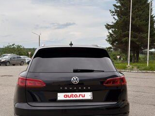 2018 Volkswagen Touareg III, чёрный, 4200000 рублей, вид 3