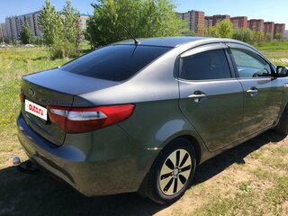 2013 Kia Rio 5-speed III, серый, 700000 рублей, вид 5