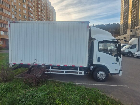 2024 Isuzu Elf (N-series), белый, 3000000 рублей - вид 2