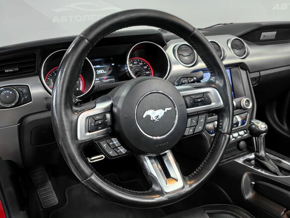 2018 Ford Mustang VI Рестайлинг, красный, 3070000 рублей - вид 13