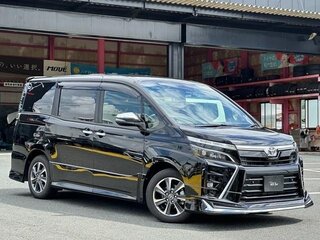 2020 Toyota Voxy III (R80) Рестайлинг, чёрный, 2200001 рублей, вид 1