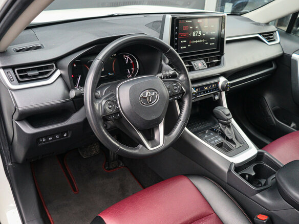 2020 Toyota RAV4 V (XA50), белый, 3330000 рублей - вид 11