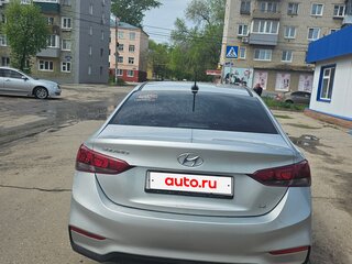 2018 Hyundai Solaris II, серебристый, 950000 рублей, вид 3