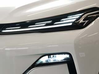 2026 Geely EX5 Гибрид EM-R, белый, 3829990 рублей, вид 2