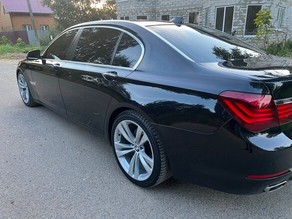 2013 BMW 7 серии Long 740Li xDrive V (F01/F02/F04) Рестайлинг, чёрный, 2500000 рублей - вид 1
