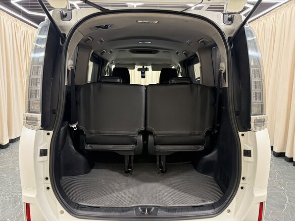 2015 Toyota Voxy III (R80), белый, 1699000 рублей - вид 22