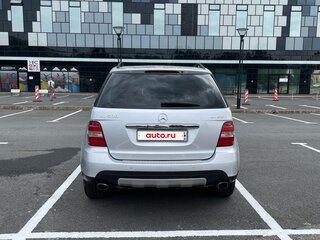 2007 Mercedes-Benz M-Класс 500 II (W164), серебристый, 1500000 рублей, вид 2