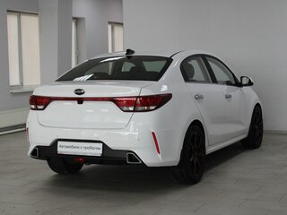 2021 Kia Rio IV Рестайлинг, белый, 1669900 рублей, вид 4