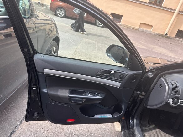 2011 Skoda Octavia II (A5) Рестайлинг, чёрный, 600000 рублей - вид 8