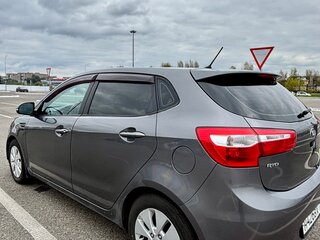 2013 Kia Rio 4-speed III, серый, 800000 рублей, вид 5