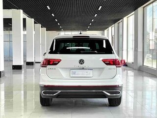 2022 Volkswagen Tiguan II Рестайлинг, белый, 2650000 рублей, вид 4
