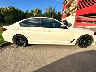 2021 BMW 5 серии 530d xDrive VII (G30/G31/G38) Рестайлинг, белый, 4350000 рублей, вид 3