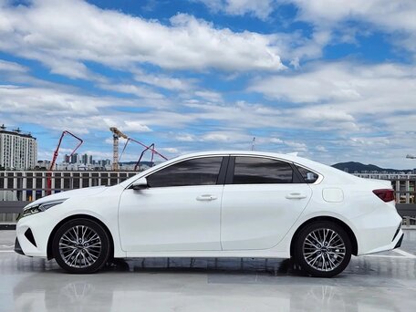 2022 Kia K3 II Рестайлинг, белый, 1780000 рублей, вид 4