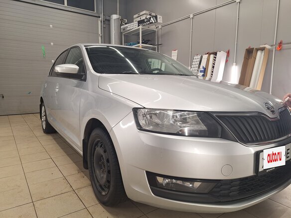 2018 Skoda Rapid I Рестайлинг, серебристый, 800000 рублей - вид 4