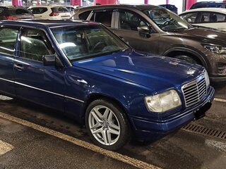 1993 Mercedes-Benz E-Класс 220 I (W124), синий, 500000 рублей, вид 4