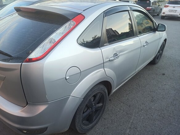 2009 Ford Focus II Рестайлинг, серебристый, 520000 рублей - вид 5