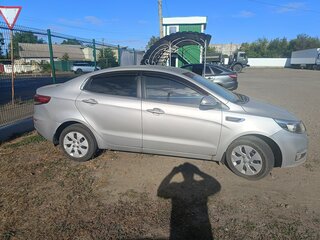 2015 Kia Rio III Рестайлинг, серый, 730000 рублей, вид 3